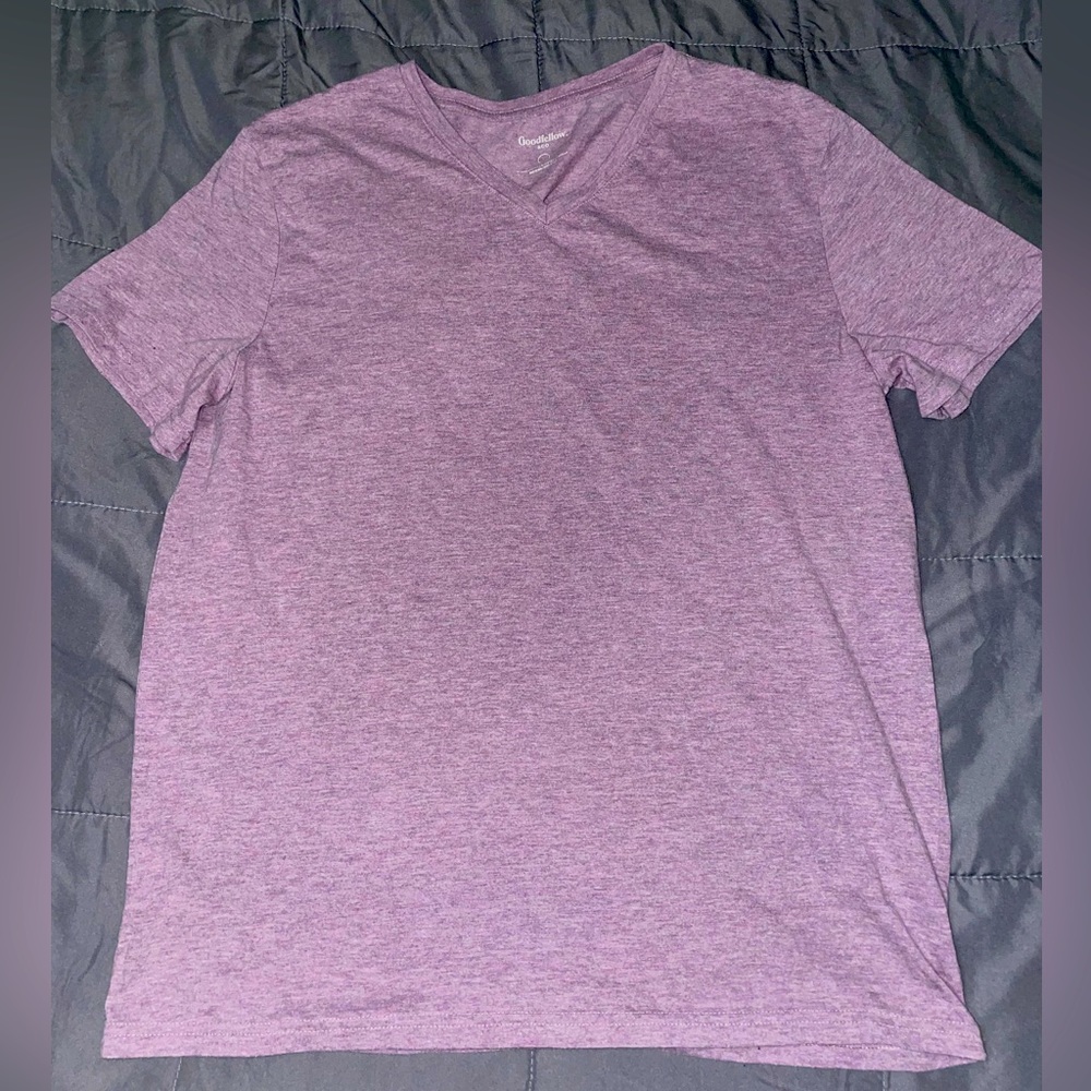 Men’s Lilac/ lavender v neck T-shirt!